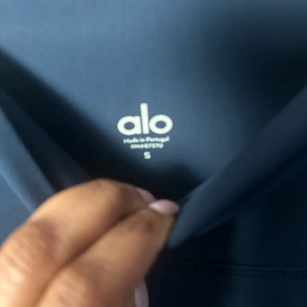 ALO YOGA RIPPED WARRIOR LEGGINGS WOMEN’S SIZE SMALL BLUE - Picture 8 of 10